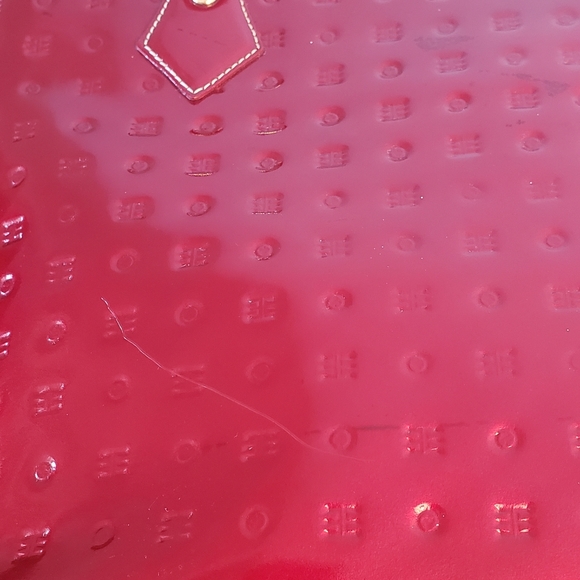 ARCADIA RED PATENT LEATHER EMBROSSED BAG - Picture 13 of 16